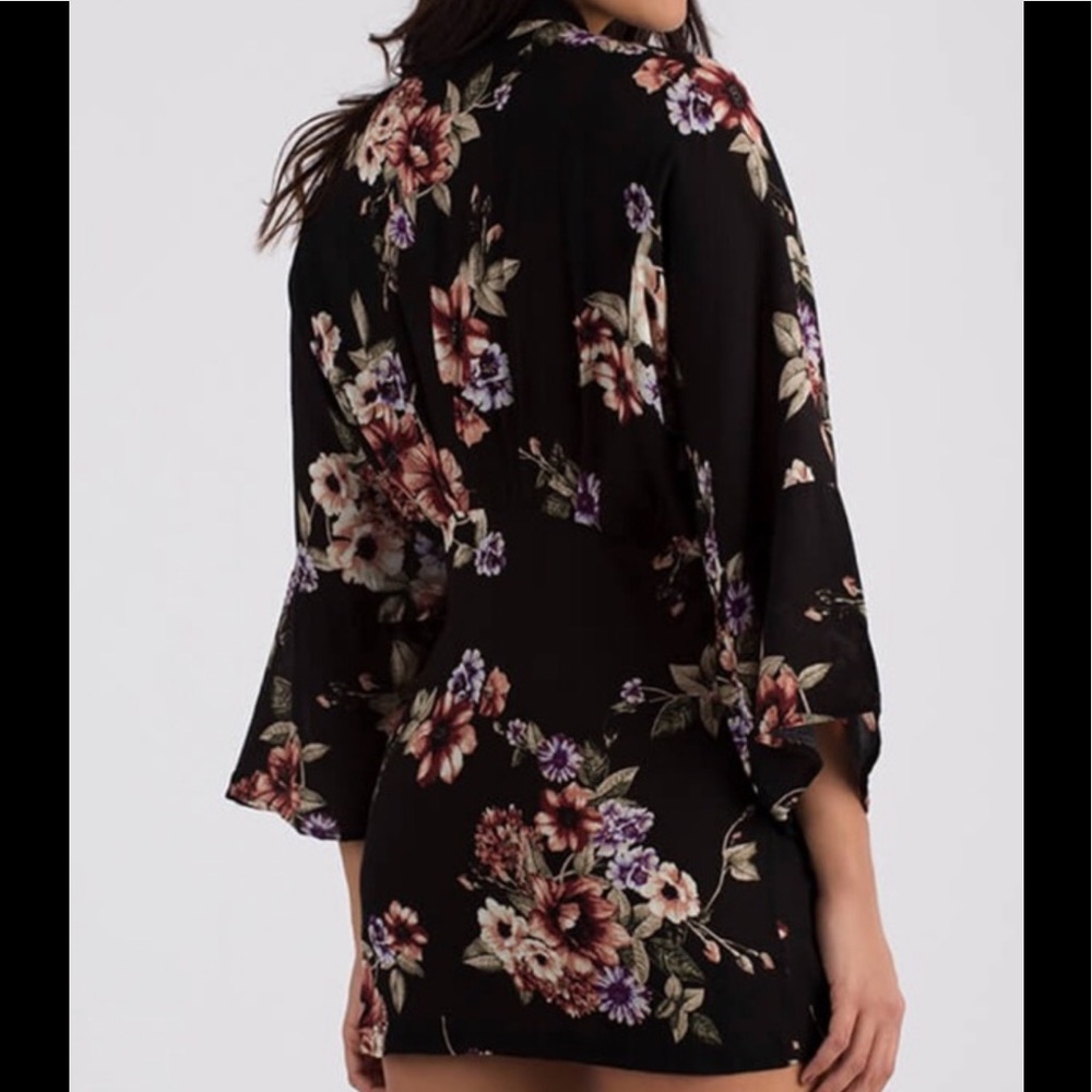 Wrapped In Mystery Floral Kimono💗 - Picture 4 of 8